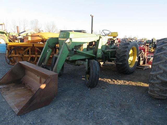 Image of John Deere 2840 equipment image 1