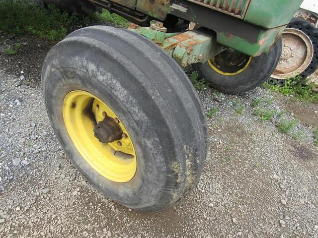 Image of John Deere 2840 equipment image 4