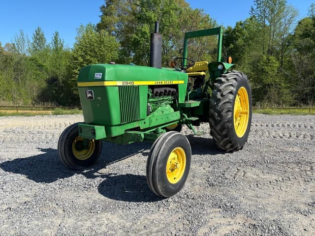 Image of John Deere 2840 equipment image 1