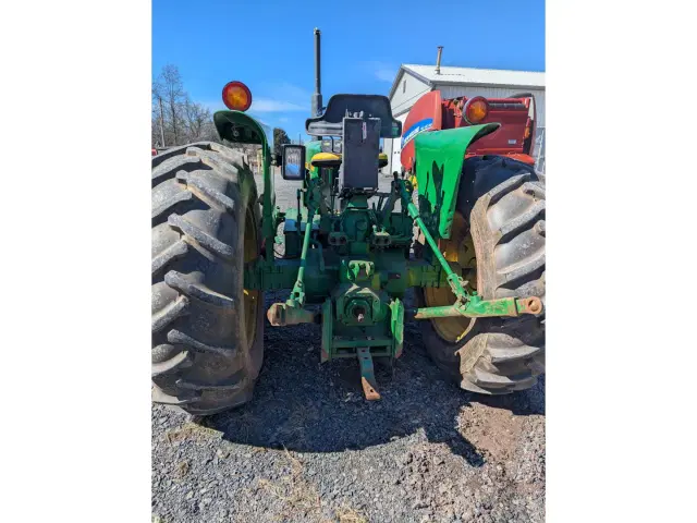 Image of John Deere 2840 equipment image 2
