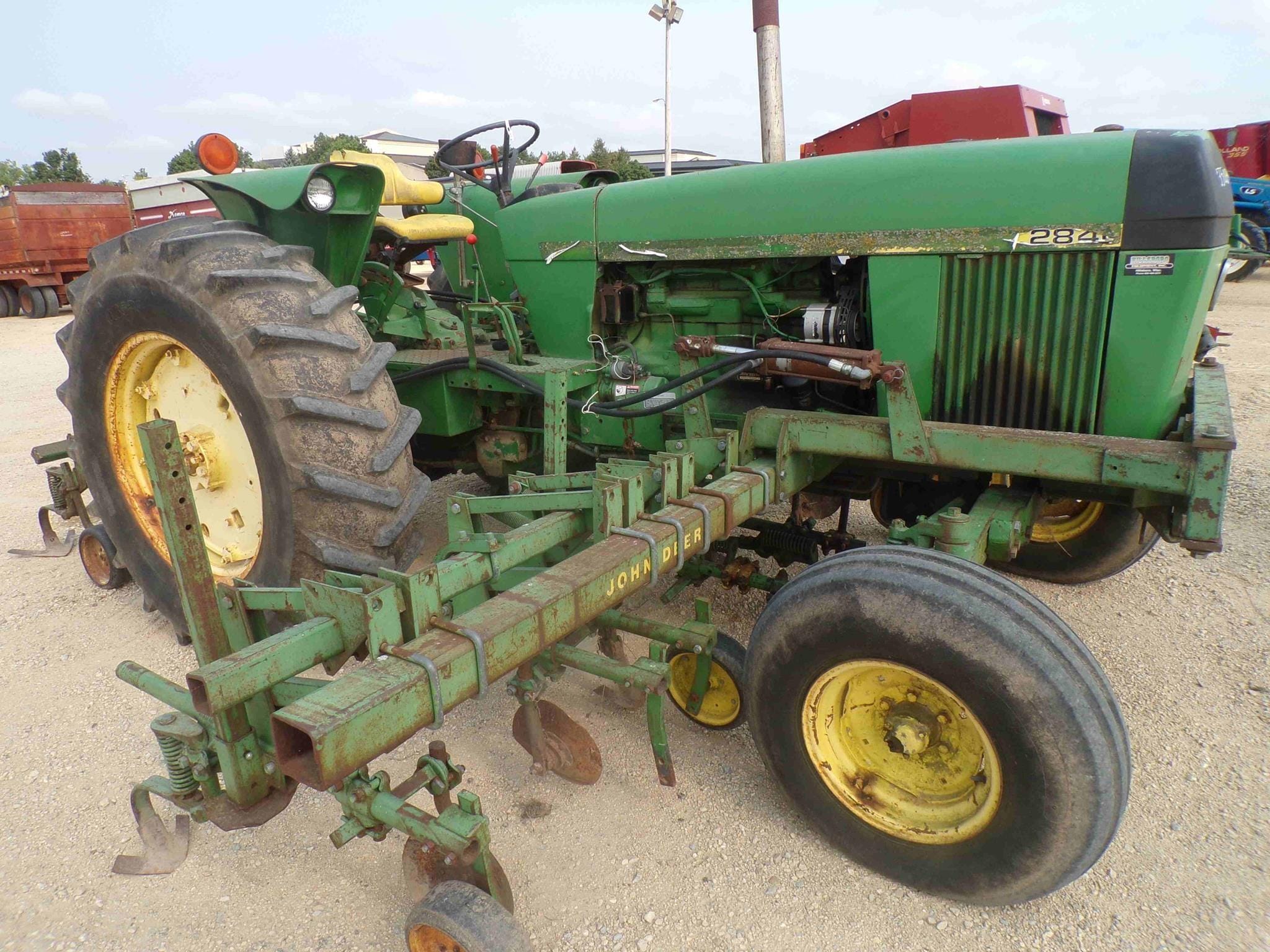 John Deere 2840 Equipment Image0