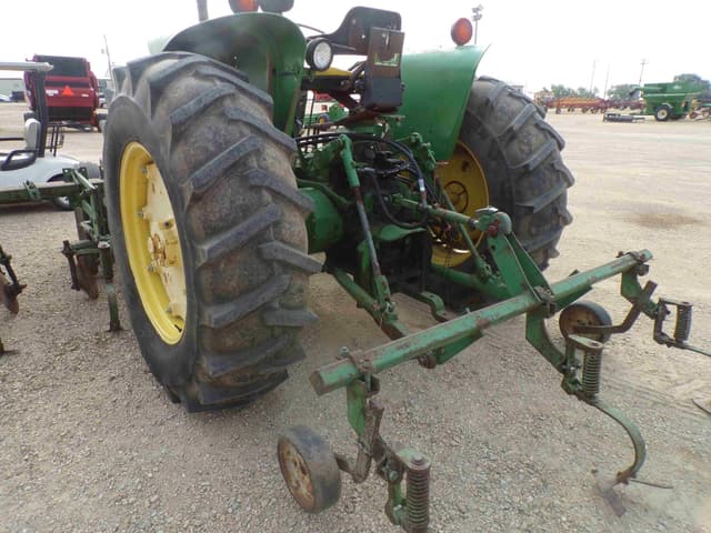 Image of John Deere 2840 equipment image 4