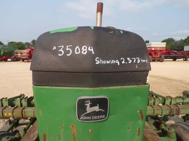 Image of John Deere 2840 equipment image 1