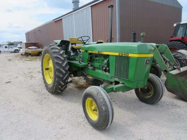 Image of John Deere 2840 equipment image 1