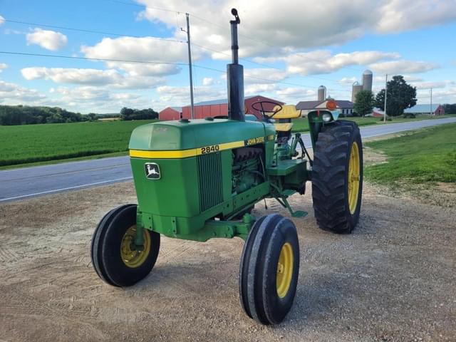 Image of John Deere 2840 equipment image 1