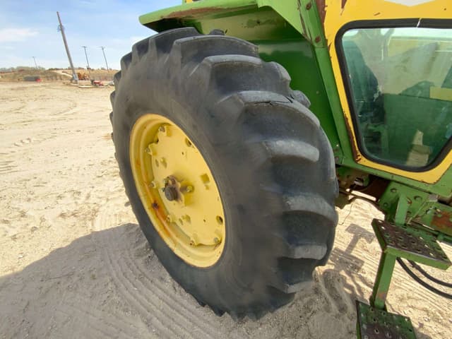 Image of John Deere 2840 equipment image 4