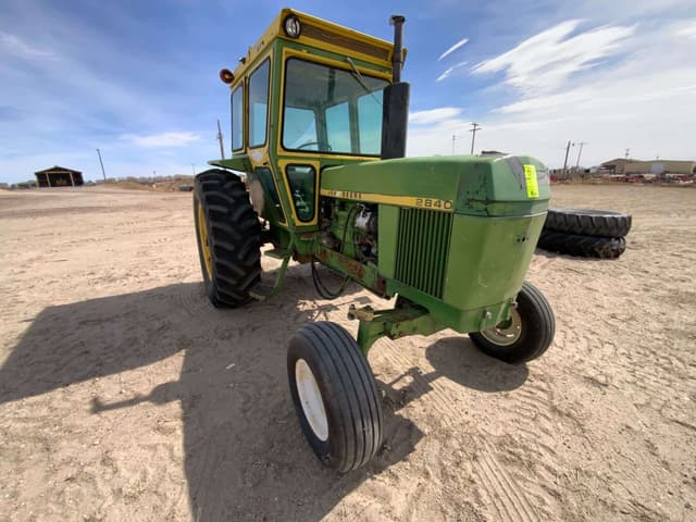 Image of John Deere 2840 equipment image 1