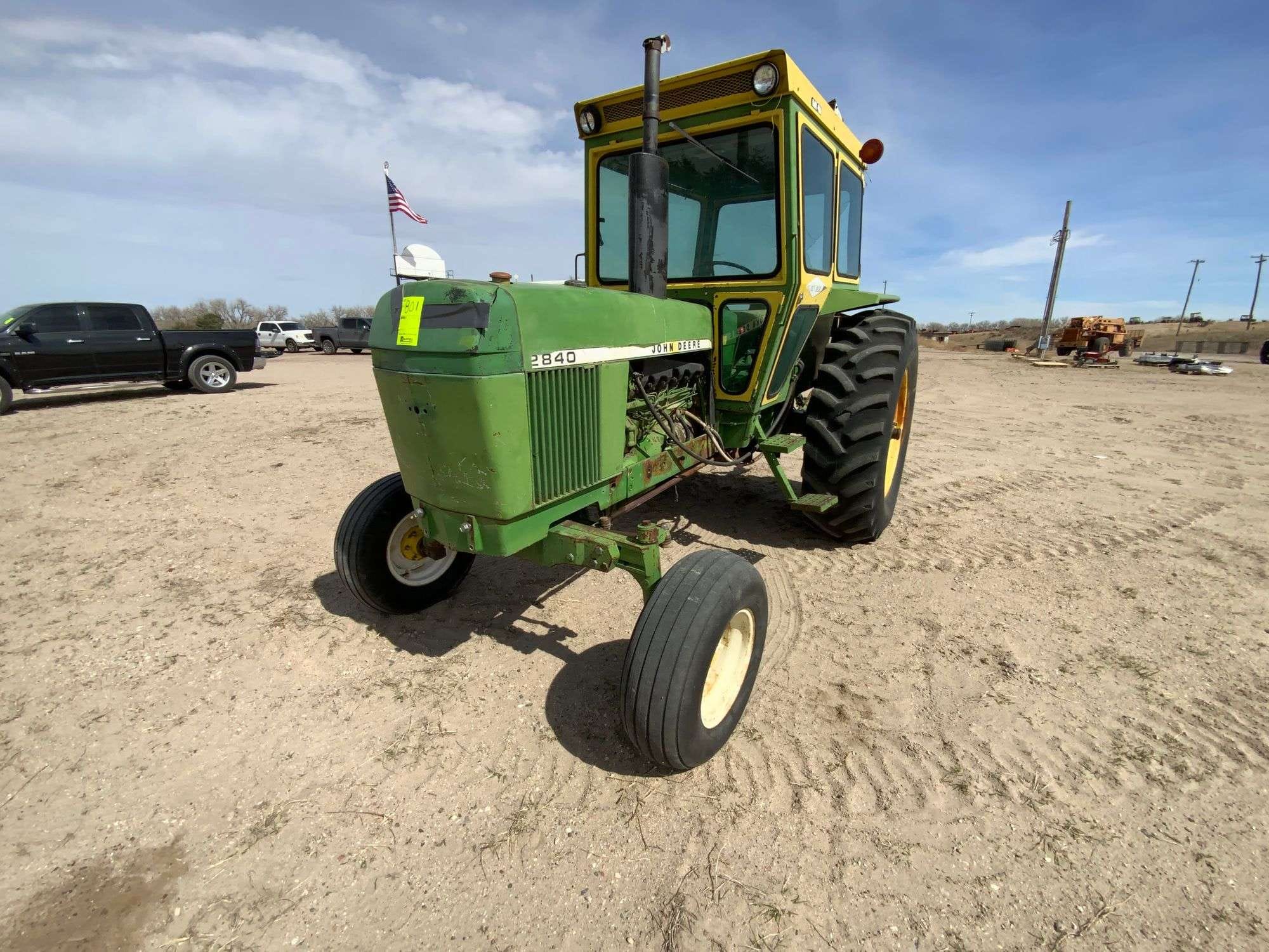 John Deere 2840 Equipment Image0