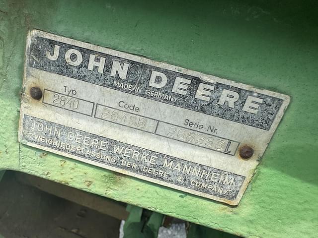 Image of John Deere 2840 equipment image 4