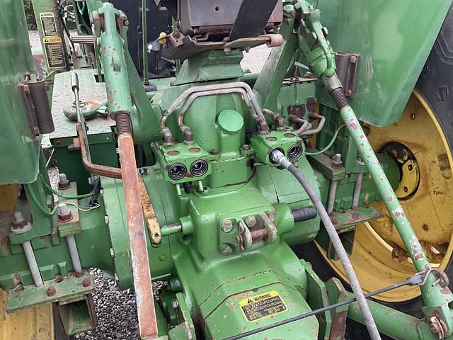 Image of John Deere 2840 equipment image 4