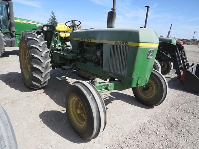 Image of John Deere 2840 equipment image 1