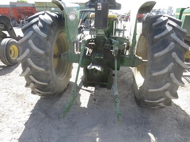 Image of John Deere 2840 equipment image 4