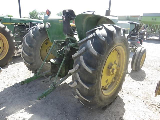 Image of John Deere 2840 equipment image 3