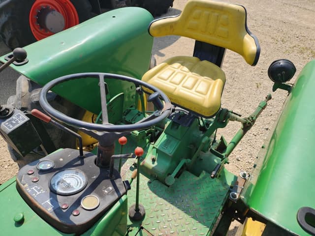 Image of John Deere 2840 equipment image 2