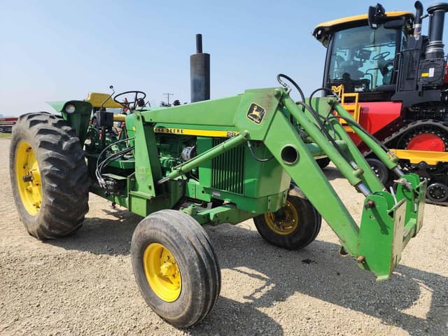 Image of John Deere 2840 equipment image 3