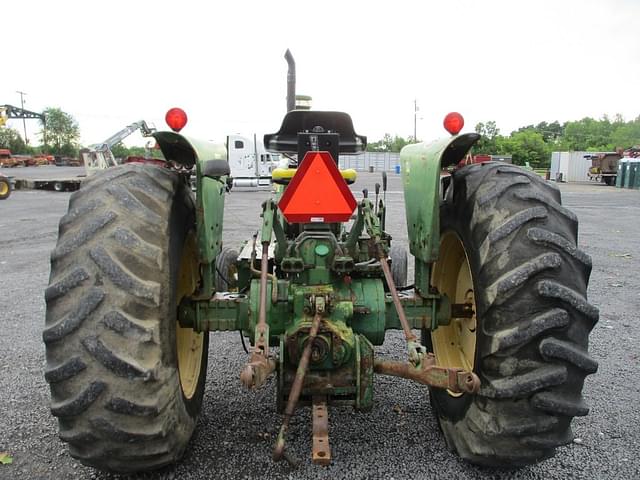 Image of John Deere 2840 equipment image 4