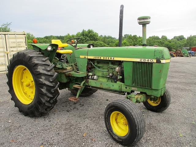 Image of John Deere 2840 equipment image 1