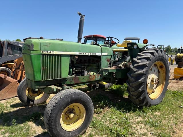 Image of John Deere 2840 equipment image 1