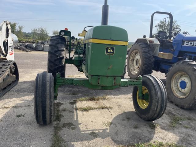 Image of John Deere 2840 equipment image 1