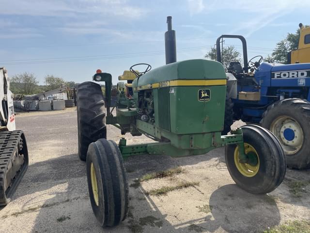 Image of John Deere 2840 equipment image 2