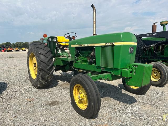 Image of John Deere 2840 equipment image 2