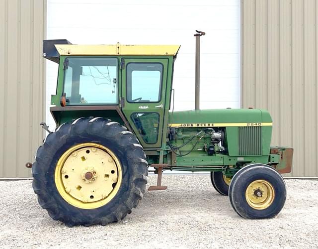 Image of John Deere 2840 equipment image 2