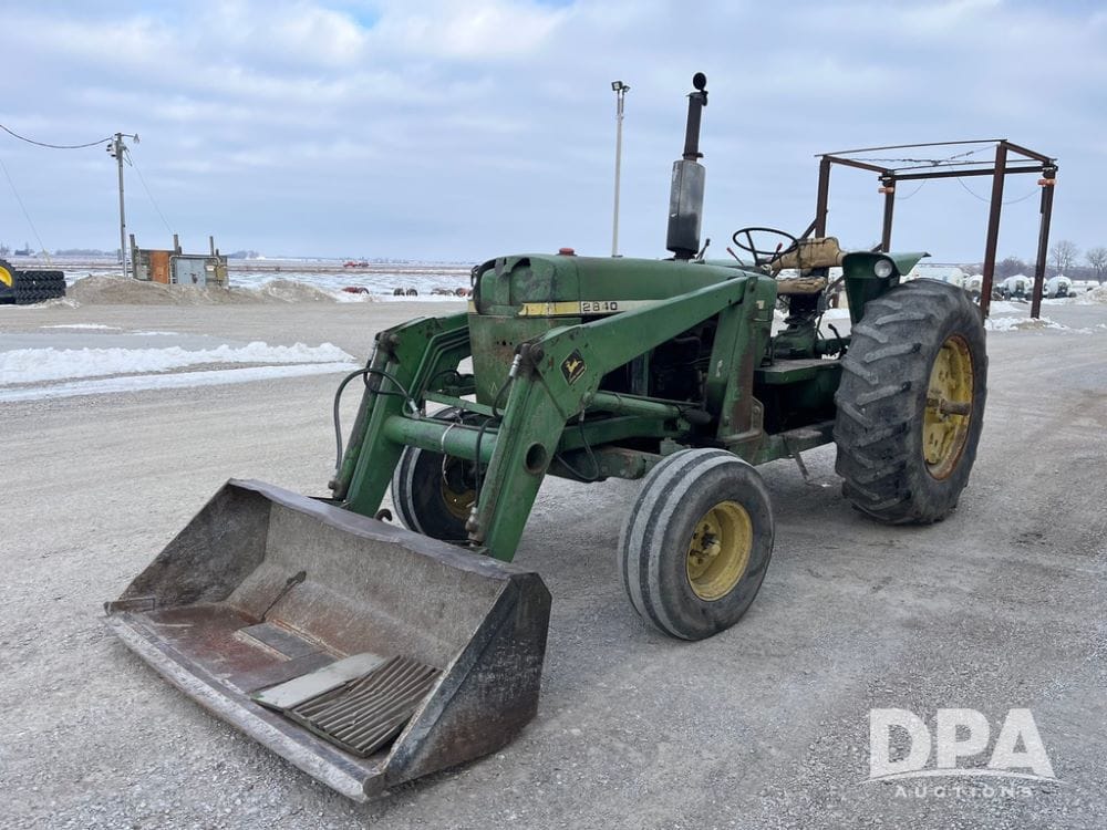 John Deere 2840 Equipment Image0