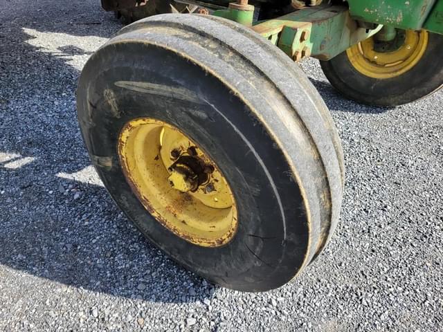 Image of John Deere 2840 equipment image 2