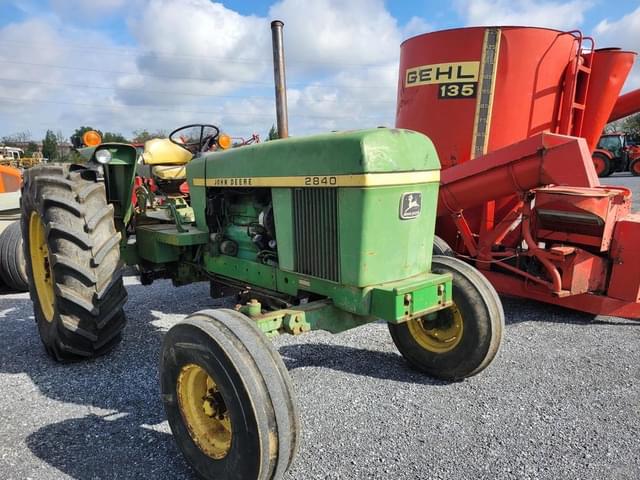 Image of John Deere 2840 equipment image 1