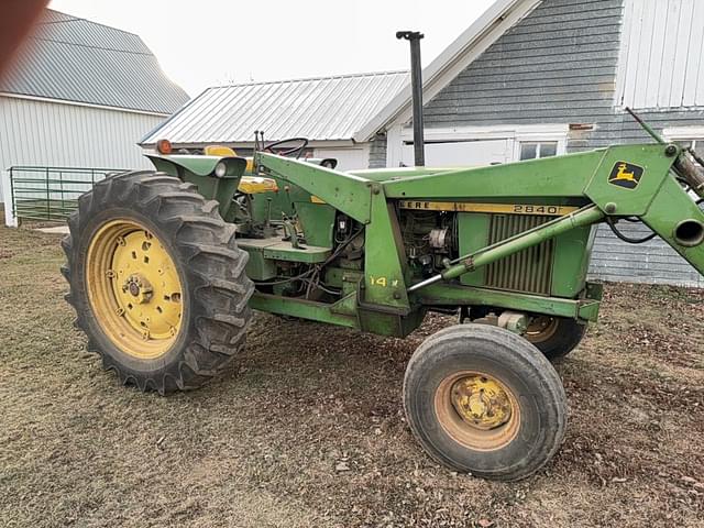 Image of John Deere 2840 equipment image 1