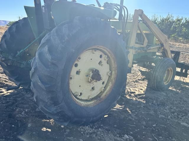 Image of John Deere 2840 equipment image 4