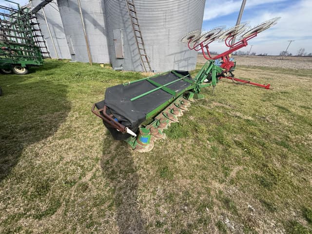 Image of John Deere 285 equipment image 3