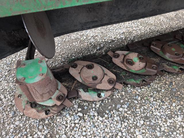 Image of John Deere 285 equipment image 4