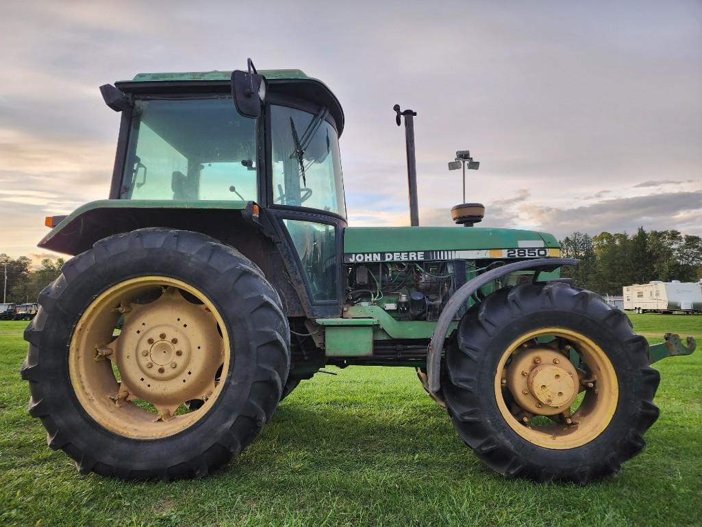 Main image John Deere 2850
