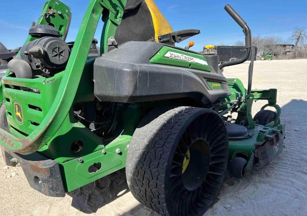 Image of John Deere Z930M Image 1