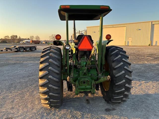 Image of John Deere 2940 equipment image 3