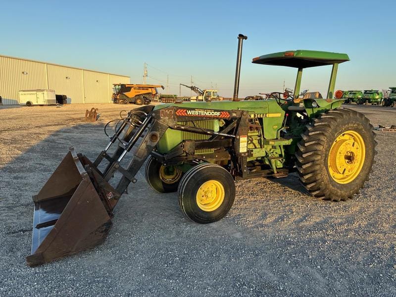 John Deere 2940 Equipment Image0