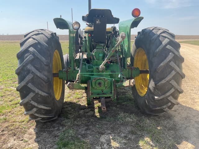 Image of John Deere 2940 equipment image 3