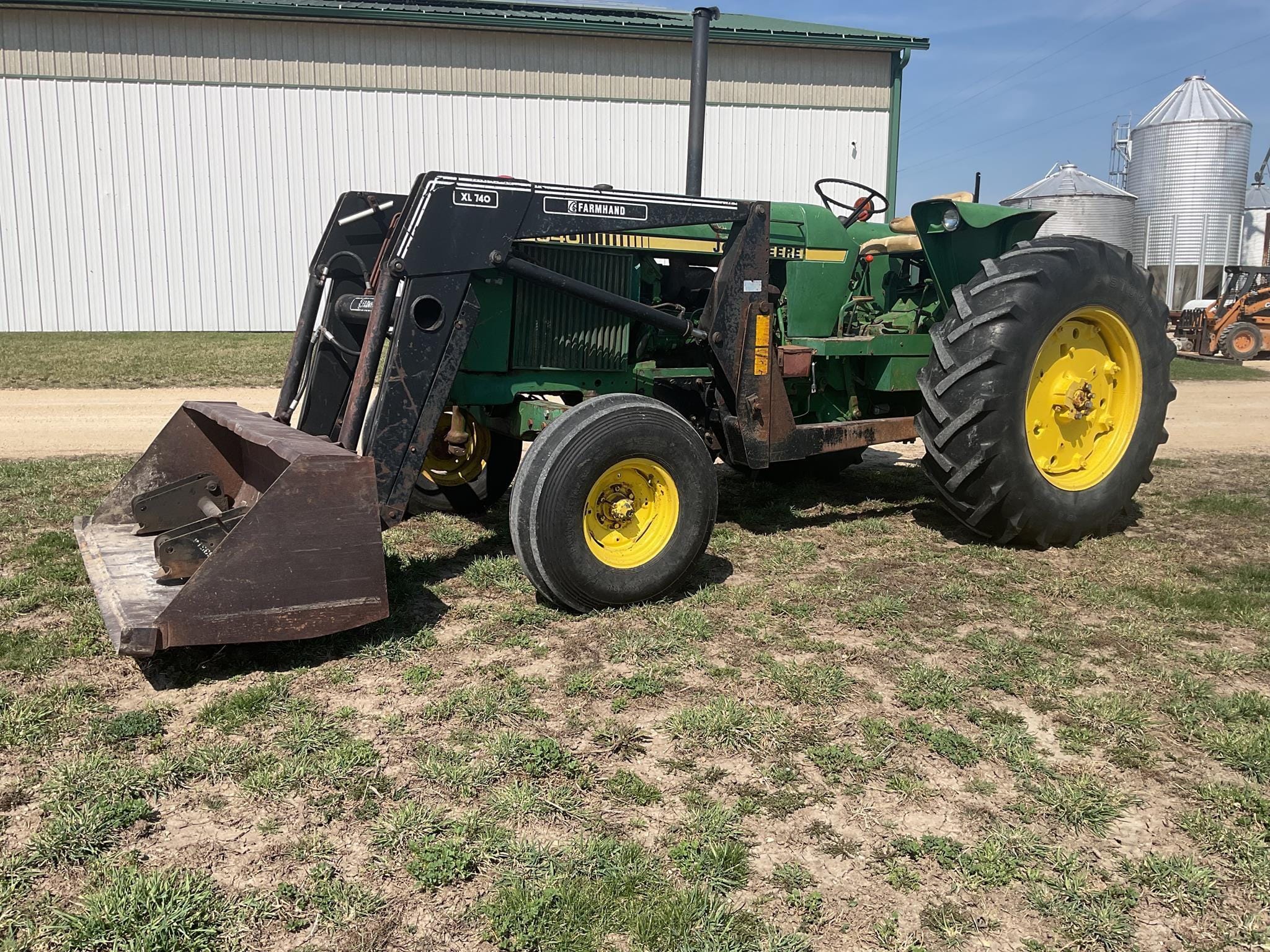 John Deere 2940 Equipment Image0