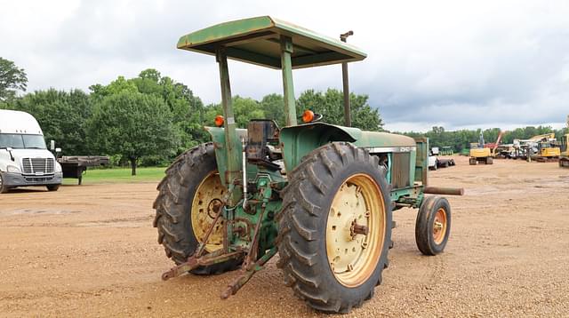 Image of John Deere 2940 equipment image 4
