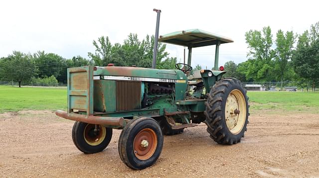 Image of John Deere 2940 equipment image 1