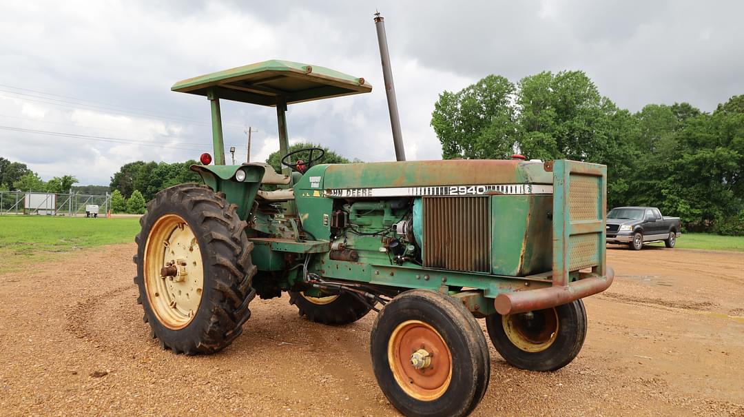 Image of John Deere 2940 Primary image