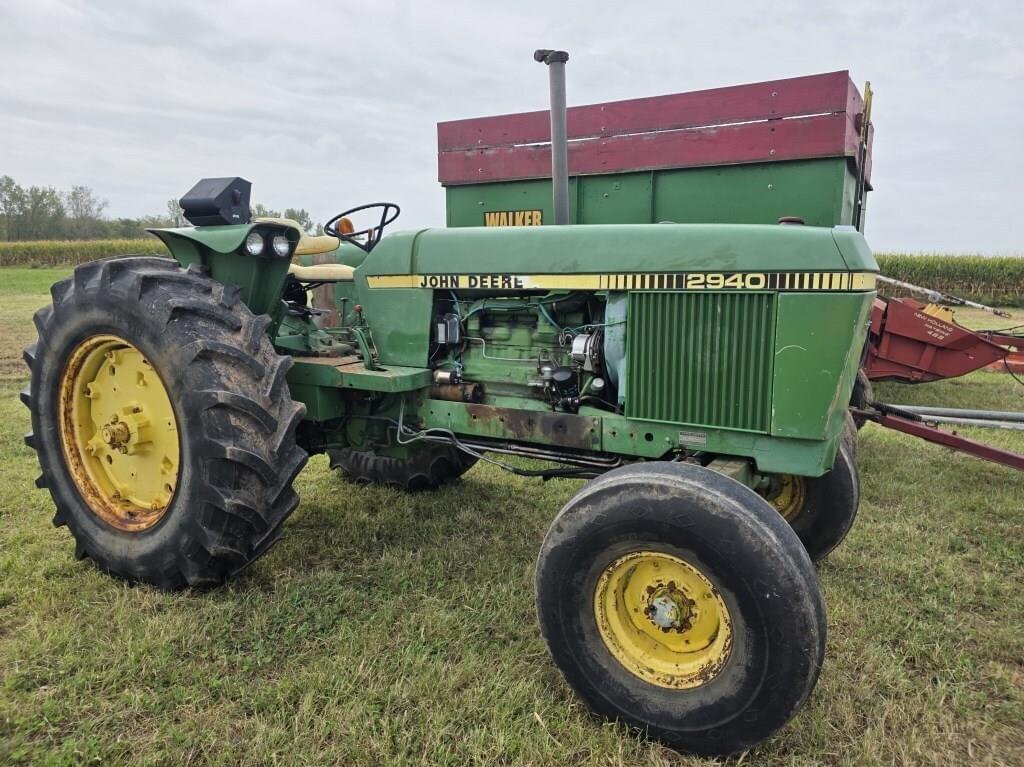 Image of John Deere 2940 Primary image