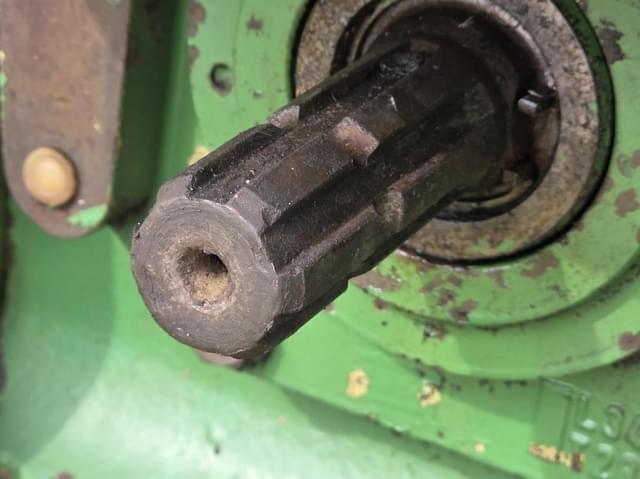 Image of John Deere 2940 equipment image 4