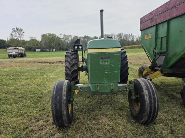 Image of John Deere 2940 equipment image 1