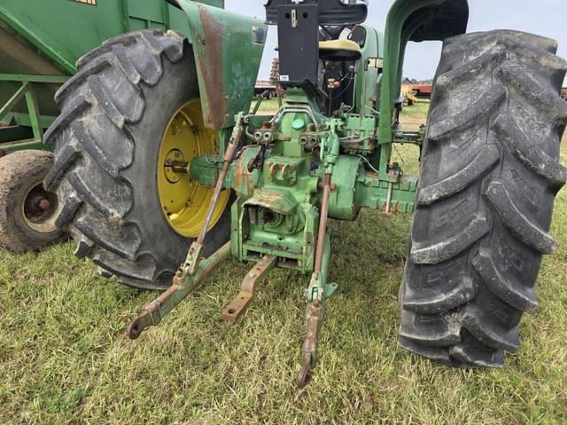 Image of John Deere 2940 equipment image 3