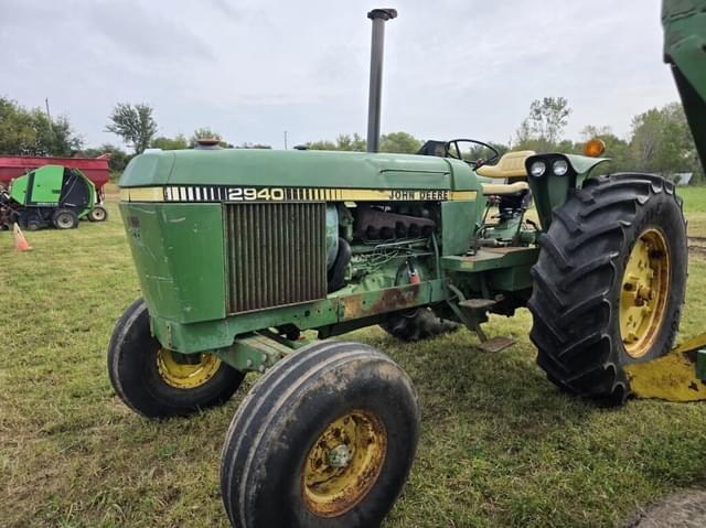 Image of John Deere 2940 equipment image 2