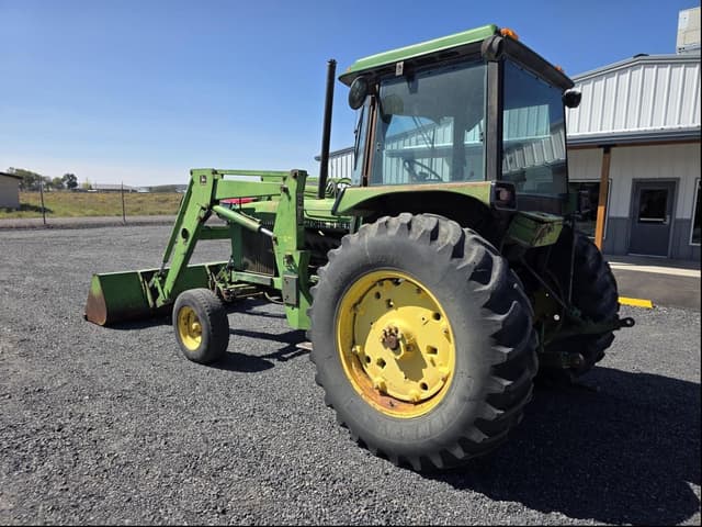 Image of John Deere 2940 equipment image 1