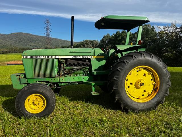 Image of John Deere 2940 equipment image 1