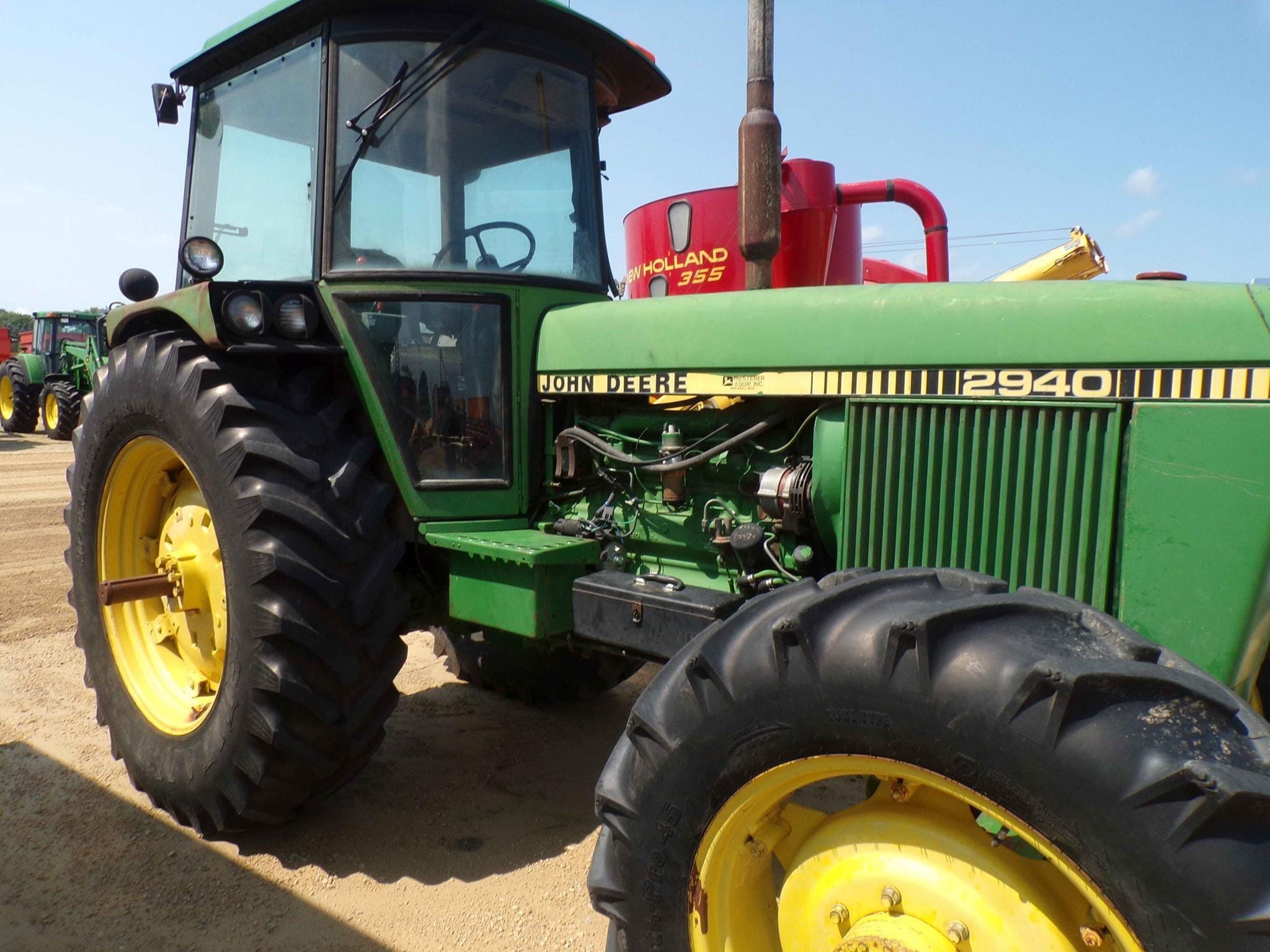 John Deere 2940 Equipment Image0